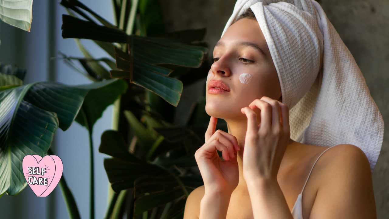 Banana leaf face mask can help you get rid of bad skin.